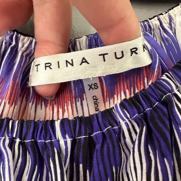 Trina Turk 100% Silk Watercolor Off the Shoulder Blouse XS - Picture 3 of 8